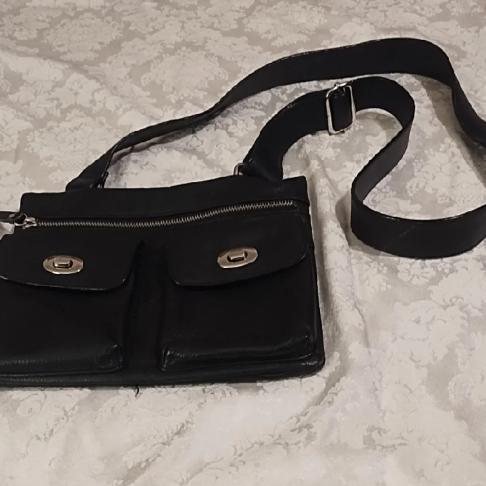 Danier Black Messenger Bag - Picture 1 of 4